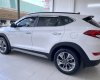 Hyundai Tucson 2019 - Cần bán gấp Hyundai Tucson 2.0 đặc biệt năm 2019, màu trắng xe gia đình
