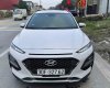 Hyundai Kona 1.6 Turbo 2018 - Bán Hyundai Kona 1.6 Turbo năm sản xuất 2018, màu trắng số tự động, giá chỉ 595 triệu