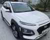 Hyundai Kona 1.6 Turbo 2018 - Bán Hyundai Kona 1.6 Turbo năm sản xuất 2018, màu trắng số tự động, giá chỉ 595 triệu