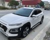 Hyundai Kona 1.6 Turbo 2018 - Bán Hyundai Kona 1.6 Turbo năm sản xuất 2018, màu trắng số tự động, giá chỉ 595 triệu