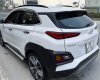 Hyundai Kona 1.6 Turbo 2018 - Bán Hyundai Kona 1.6 Turbo năm sản xuất 2018, màu trắng số tự động, giá chỉ 595 triệu