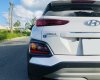 Hyundai Kona 2017 - Cần bán gấp Hyundai Kona bản 1.6 Turbo đăng ký 2017 ít sử dụng, spa xịn sò, hồ sơ chính chủ