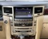 Lexus LX 570 2012 - Xe màu trắng