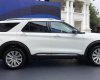 Ford Explorer 2022 - Xe màu trắng
