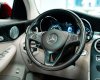 Mercedes-Benz GLC 300 2017 - Màu đỏ, nội thất kem