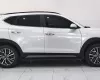 Hyundai Tucson 2.0 đặc biệt ATH 2020 - Cần bán Hyundai Tucson 2.0 đặc biệt ATH năm 2020, màu trắng, xe gia đình km chuẩn