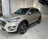 Hyundai Tucson 2020 - Hyundai Tucson 1.6 Turbo 2020, Giá bán: 696 triệu (có bớt Lộc), Ghi Vàng, nội thất Kem.
