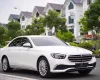 Mercedes-Benz E200 E200 Exclusive V1 2022 - E200 Exclusive V1 sx2022 Màu trắng/Nội thất nâu Odo: 2v6 kilomet  Bản V1 trang bị thêm loa Burmester