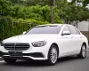 Mercedes-Benz E200 E200 Exclusive V1 2022 - E200 Exclusive V1 sx2022 Màu trắng/Nội thất nâu Odo: 2v6 kilomet  Bản V1 trang bị thêm loa Burmester