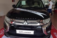 Mitsubishi Outlander 2.4 CVT 2017 - Bán Mitsubishi Outlander 2.0 CVT, màu đen, giá từ 808tr. Hỗ trợ trả góp, giao xe ngay - LH 0911373343 giá 808 triệu tại Quảng Bình