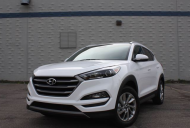Hyundai Tucson 2016 - Bán xe Hyundai Tucson đời 2016 màu trắng, 1 tỷ 025 triệu, xe nhập giá 1 tỷ 25 tr tại Khánh Hòa