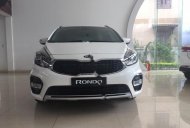 Kia Rondo GAT 2017 - Bán xe Kia Rondo GAT đời 2017, màu trắng giá cạnh tranh giá 690 triệu tại Quảng Trị