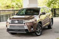 Toyota Highlander LE 2017 - Cần bán xe Toyota Highlander LE đời 2017, màu nâu, xe nhập mới 100% giá 2 tỷ 550 tr tại Hà Nội