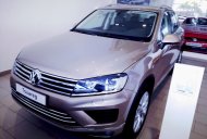 Volkswagen Touareg 2016 - Cần bán Volkswagen Touareg 2016, màu kem (be), xe nhập giá 2 tỷ 499 tr tại Đà Nẵng