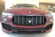 Maserati 2018 - Bán xe Maserati Levante màu đỏ nhập khẩu mới 100%, bán Maserati Levante giá tốt nhất giá 4 tỷ 990 tr tại Tp.HCM