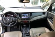 Kia Rondo GAT 2017 - Bán Kia Rondo GAT 2.0AT màu trắng, sản xuất 2017 mẫu mới giá 648 triệu tại Tp.HCM