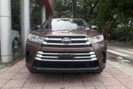 Toyota Highlander LE 2017 - Bán ô tô Toyota Highlander LE sản xuất 2017, màu nâu, xe mới nhập khẩu Mỹ giá 2 tỷ 500 tr tại Hà Nội