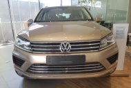 Volkswagen Touareg 2016 - Volkswagen Touareg 3.6 AT đời 2017, màu vàng ánh Kim, nhận ngay ưu đãi trị giá 150 triệu chỉ trong tháng 8/2018 giá 2 tỷ 499 tr tại Tp.HCM