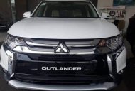 Mitsubishi Outlander 2018 - Bán xe Mitsubishi Outlander năm sản xuất 2018, màu trắng giá 808 triệu tại Vĩnh Phúc