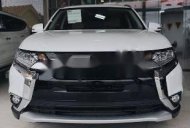 Mitsubishi Outlander 2018 - Cần bán xe Mitsubishi Outlander sản xuất 2018, màu trắng, nhập khẩu nguyên chiếc giá cạnh tranh giá 808 triệu tại Tp.HCM