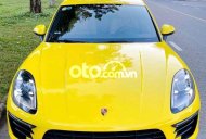 Cần bán gấp Porsche Macan AT sản xuất năm 2016, màu vàng, nhập khẩu  giá 2 tỷ 700 tr tại Tp.HCM