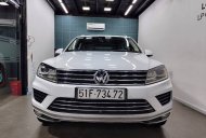 Volkswagen Touareg 2016 - Cần bán lại xe Volkswagen Touareg GP 3.6AT sản xuất năm 2016, màu trắng, nhập khẩu nguyên chiếc giá 1 tỷ 400 tr tại Tp.HCM