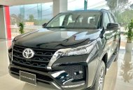 Toyota Fortuner 2022 - Trợ giá tốt đa, giảm giá tiền mặt lớn nhất trong năm, tặng phụ kiện theo xe giá 1 tỷ 118 tr tại Hà Nội