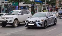 Tóm gọn chiếc Toyota Camry SE 2021 nhập Mỹ đầu tiên lăn bánh tại phố Việt