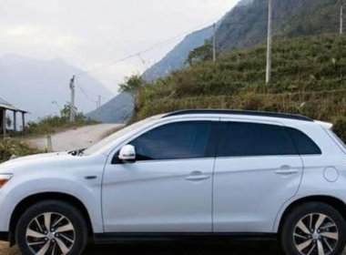 Mitsubishi Outlander Sport 2015 - Bán xe Mitsubishi Outlander Sport đời 2015, màu bạc xe gia đình, giá tốt