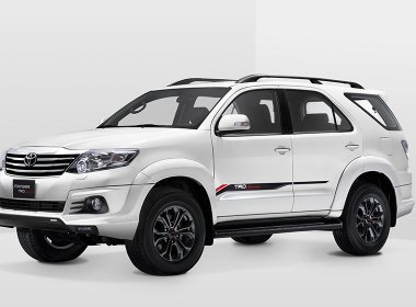 Toyota Fortuner TRD-sportivo 2015 - Cần bán Fortuner TRD-Sportivo 2015, màu trắng 