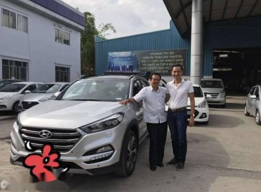 Hyundai Tucson 2017 - Cần bán Hyundai Tucson năm sản xuất 2017, màu bạc, 897 triệu