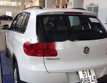 Volkswagen Tiguan 2013 - Gia đình bán ô tô Volkswagen Tiguan năm 2013, màu trắng