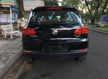 Volkswagen Tiguan 2012 - Bán ô tô Volkswagen Tiguan năm sản xuất 2012, màu đen, xe nhập