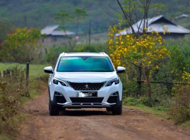 Peugeot 3008 2018 - Bán Peugoet 2018, đủ màu, có xe ngay, trả góp 80%. Liên hệ: 0917096288