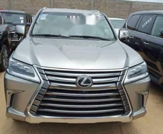 Lexus LX 570  2017 - Bán ô tô Lexus LX 570 sản xuất 2017, màu vàng, nhập khẩu