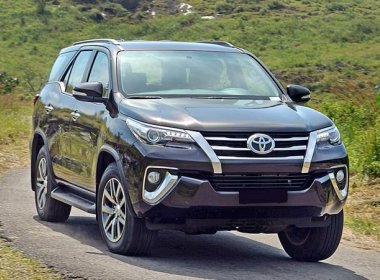 Toyota Fortuner 2.4G MT 2019 - Giảm giá bán - Hỗ trợ tối đa: Khi mua Toyota Fortuner 2.4G MT năm 2019, màu đen