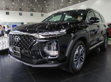 Hyundai Santa Fe 2.4L 2020 - Phiên bản máy xăng, tiêu chuẩn: Hyundai Santa Fe đời 2020, màu đen, bán giá rẻ